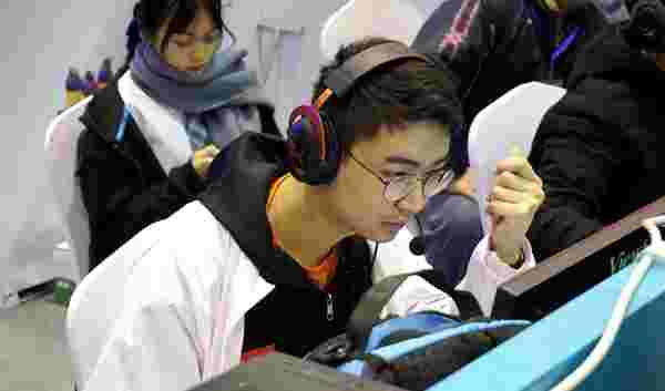 两队状态的 两队状态的